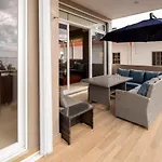 Deck 12 Unit 202 With Stunning Ocean Views Czd202